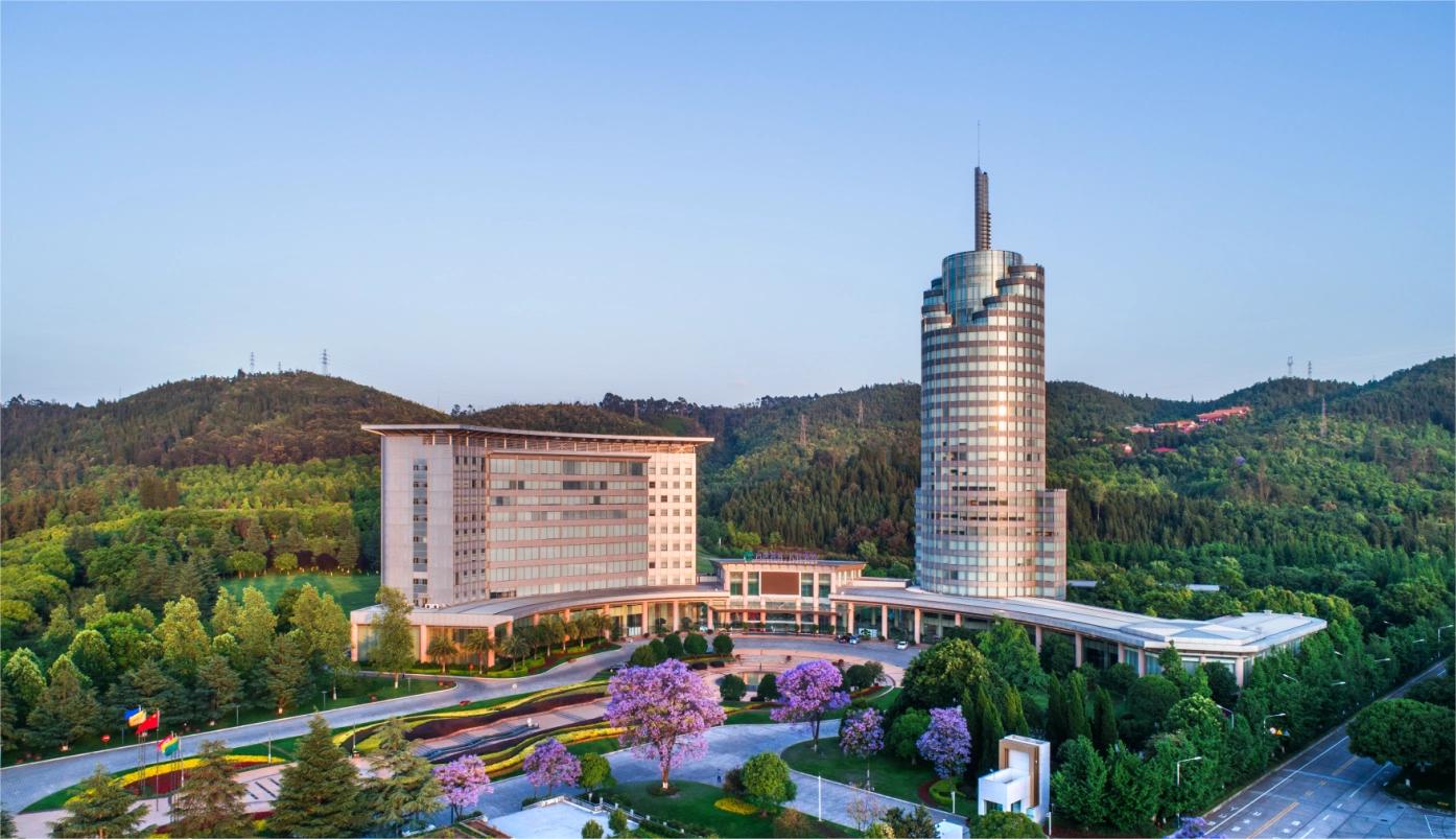 探索红塔之旅：领略企业发展的辉煌历程